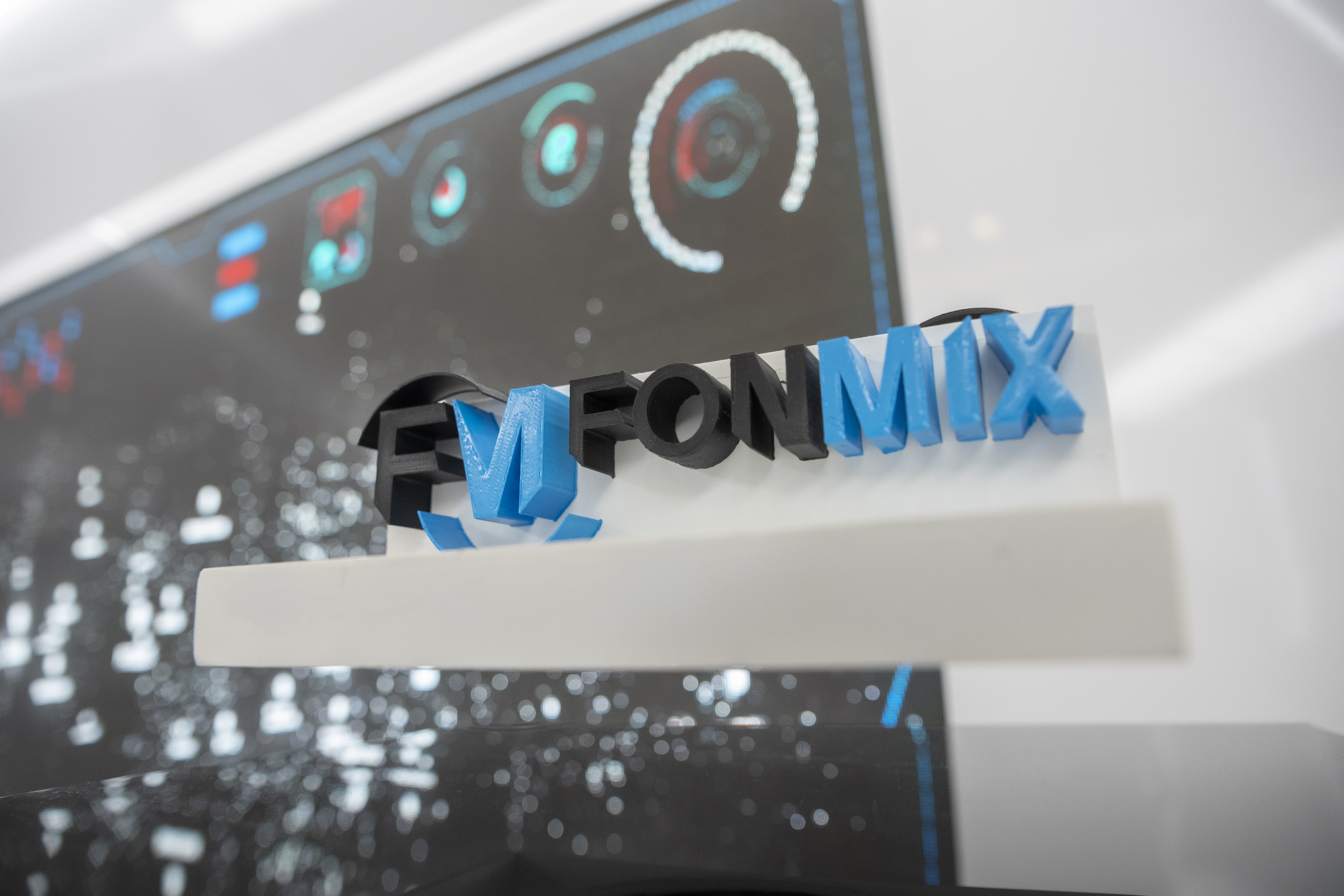 Сервис фонового вещания FONMIX назвал самых популярных исполнителей бизнес-сегмента