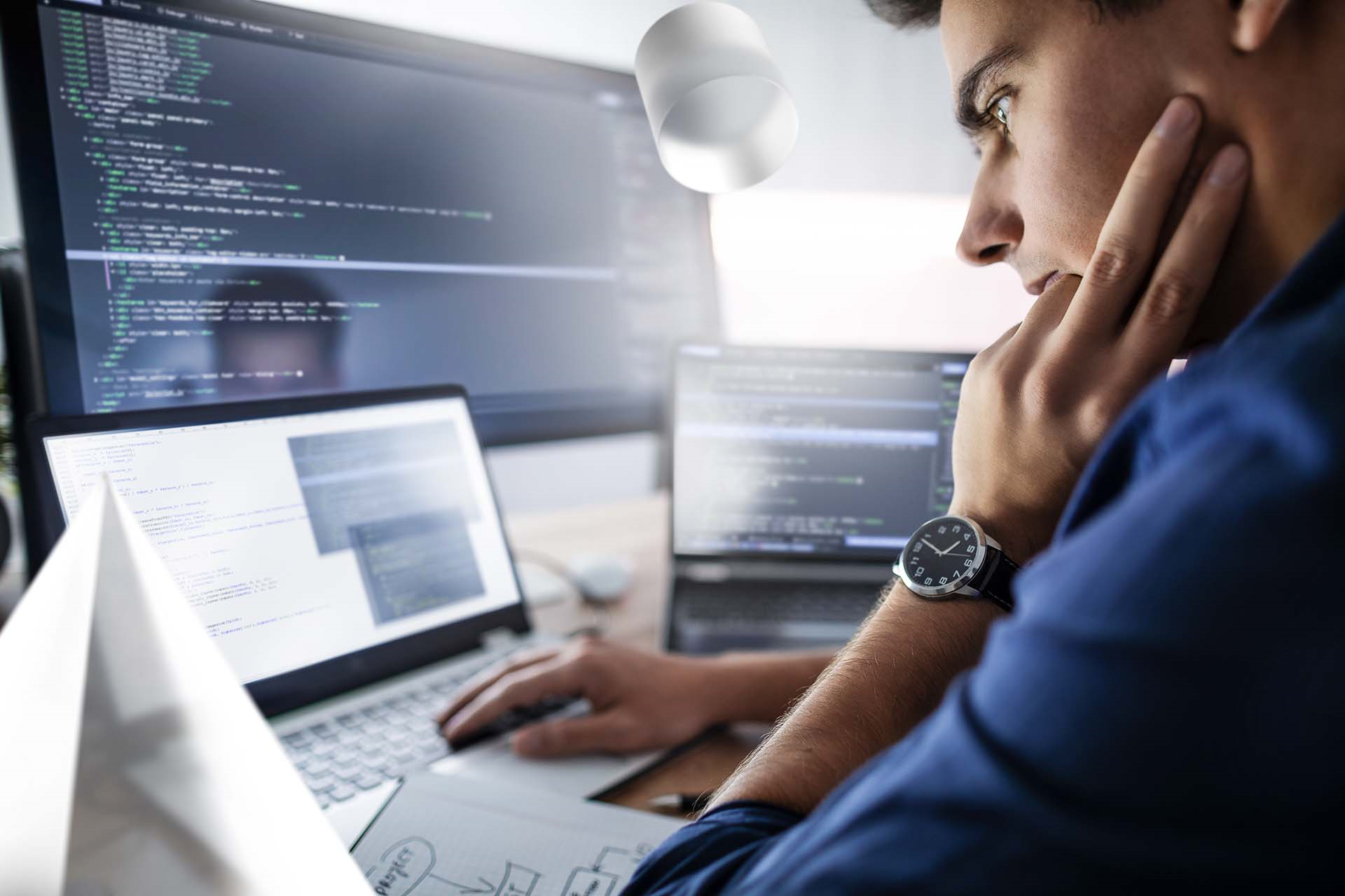 Copyright software. ИТ кадры. Информационные технологии люди известные. Айтишник. Экономика обучение.